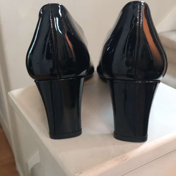 Stuart Weitzman round-toe pump, 2 3/4" covered heel. 9M Dust Bag-no box - Picture 4 of 14